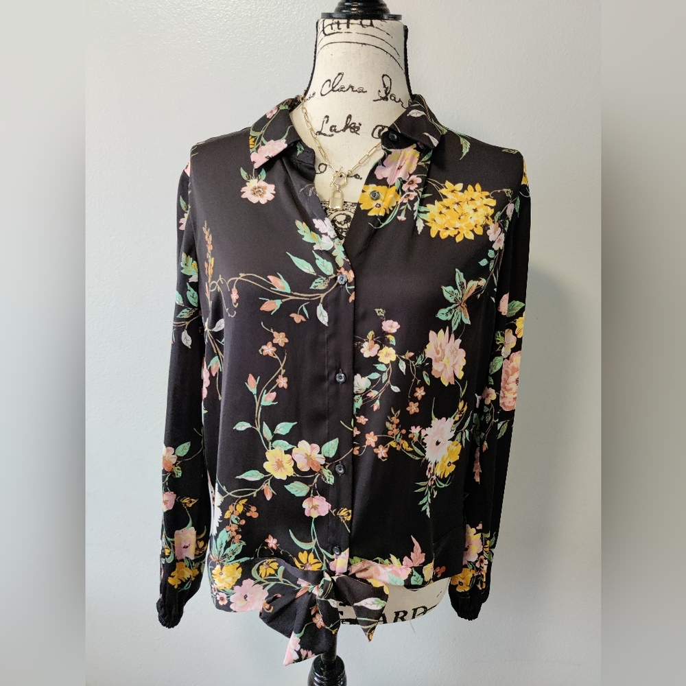 LC Lauren Conrad black floral long sleeve button down shirt tie waist euc